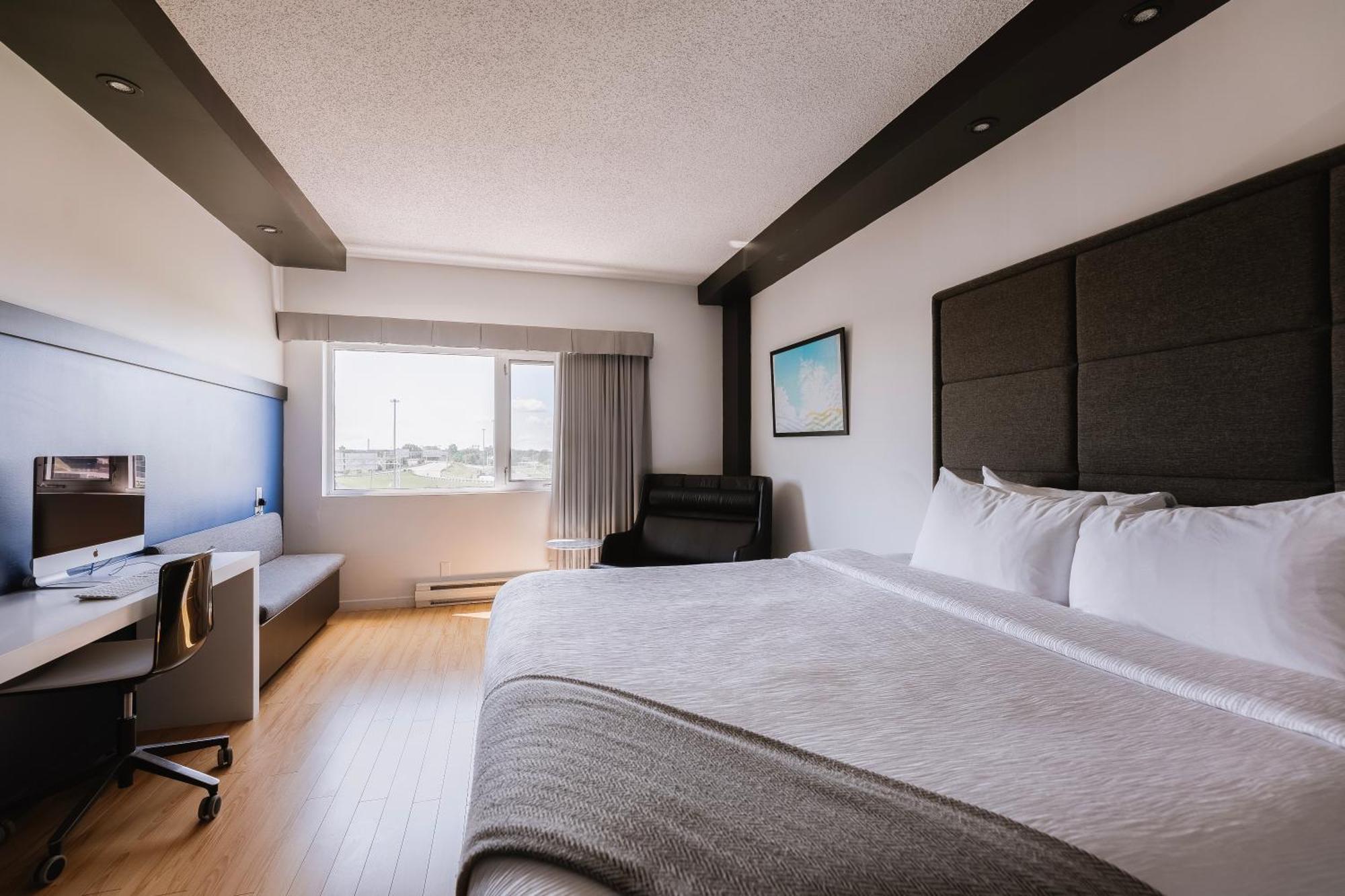 Le Dauphin Montreal-Longueuil Hotel Exterior photo