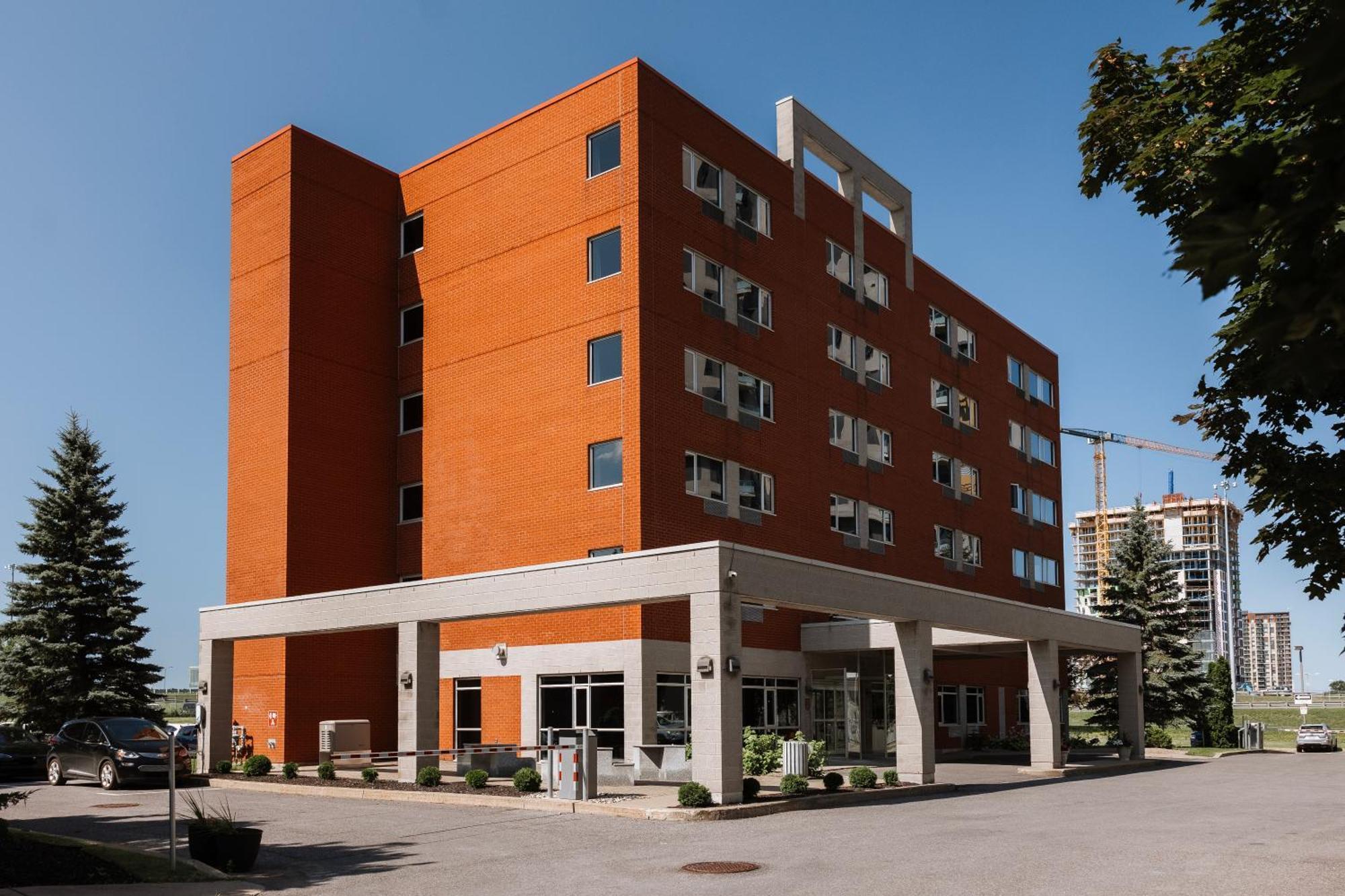 Le Dauphin Montreal-Longueuil Hotel Exterior photo