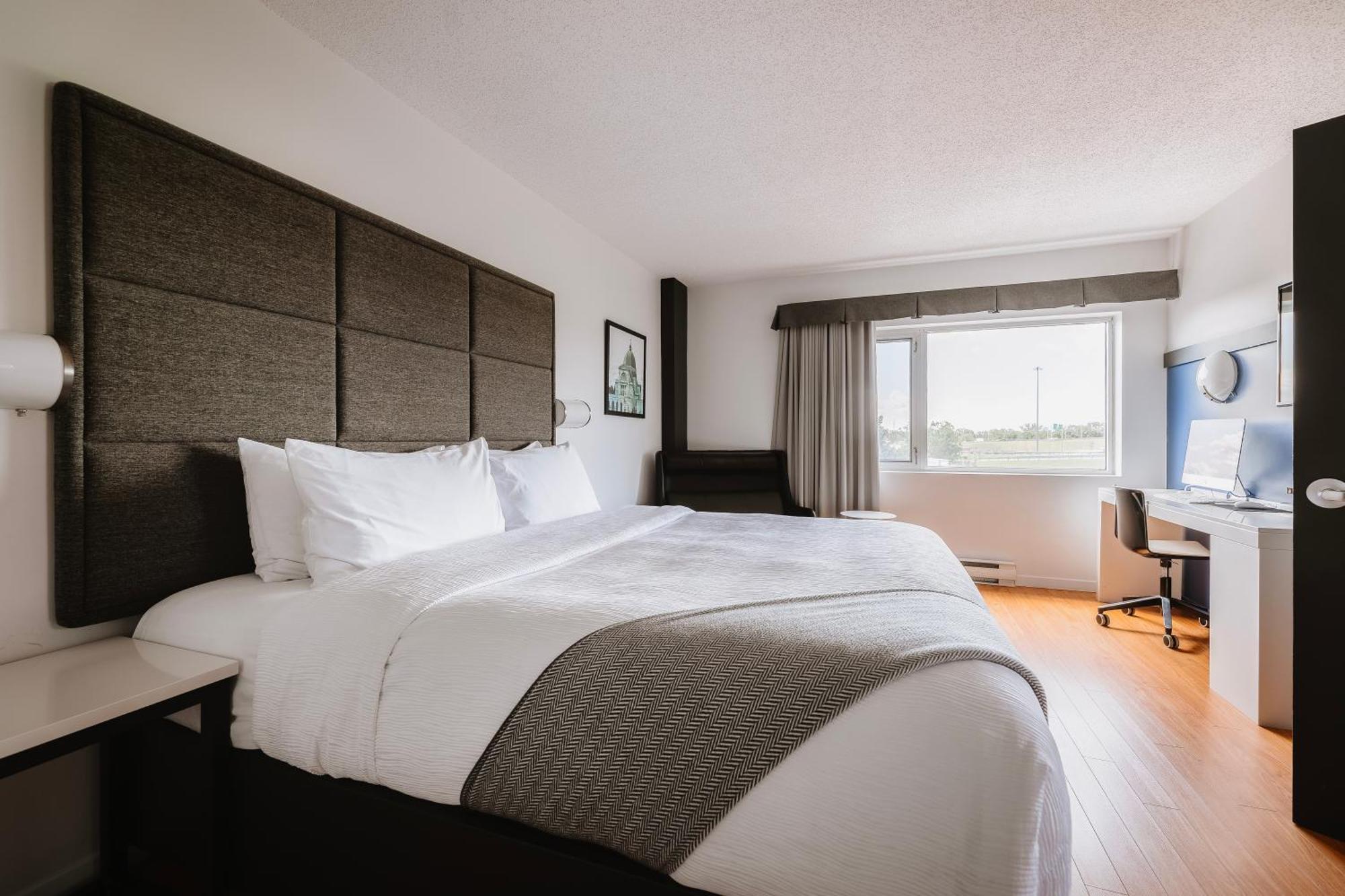 Le Dauphin Montreal-Longueuil Hotel Exterior photo