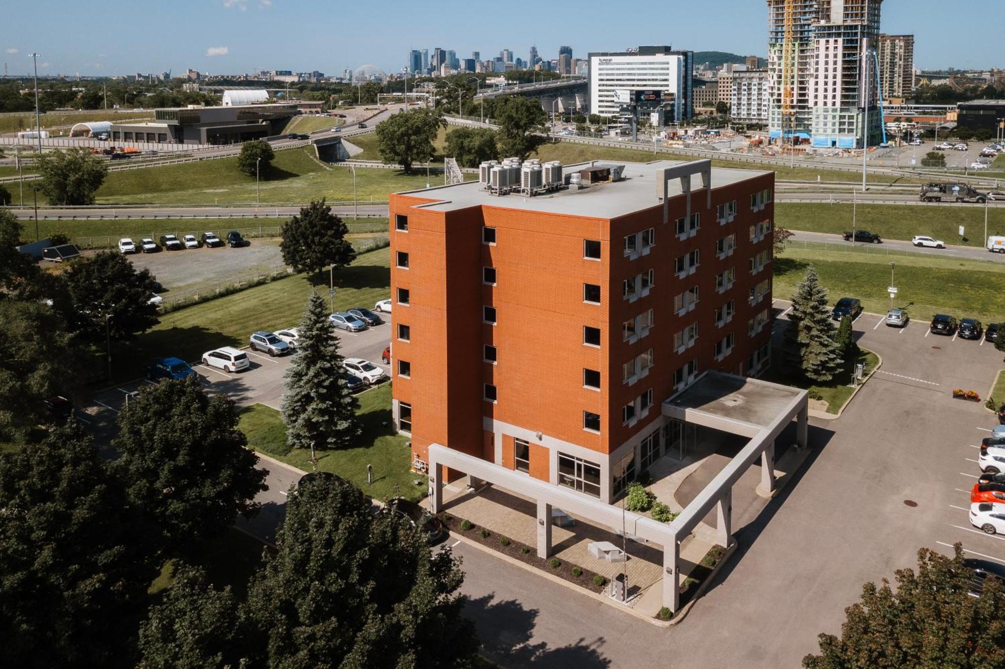 Le Dauphin Montreal-Longueuil Hotel Exterior photo